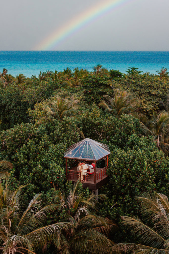couple in treehouse at one & only reethi rah