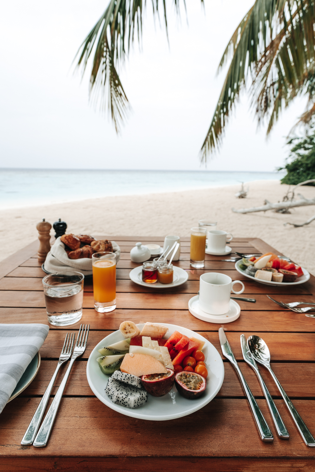 Raffles Maldives Meradhoo breakfast