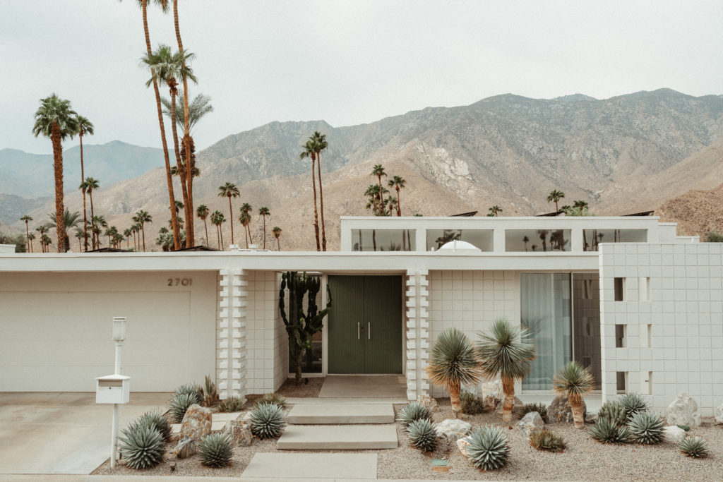Stunning white retro house Palm Springs Indian Canyons